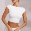 Top corto con maniche ad aletta e schiena scoperta Juno in bianco Top corto con maniche ad aletta e schiena scoperta Juno in bianco