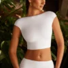 Top corto con maniche ad aletta e schiena scoperta Juno in bianco Top corto con maniche ad aletta e schiena scoperta Juno in bianco
