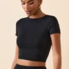 Top corto con maniche ad aletta Myaree in nero Top corto con maniche ad aletta Myaree in nero