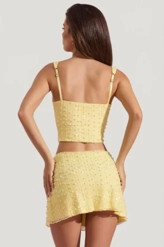 Top corto con scollo quadrato decorato Lirael in giallo
