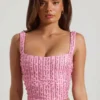 Top corto con scollo quadrato decorato Lirael in rosa Top corto con scollo quadrato decorato Lirael in rosa