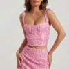 Top corto con scollo quadrato decorato Lirael in rosa Top corto con scollo quadrato decorato Lirael in rosa