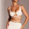 Top corto con spalline e ferretto decorato Parma in bianco Top corto con spalline e ferretto decorato Parma in bianco