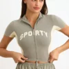 Top corto con zip in jersey di cotone color block in Mineral Top corto con zip in jersey di cotone color block in Mineral