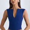 Top corto Kadie con apertura frontale in True Navy Top corto Kadie con apertura frontale in True Navy