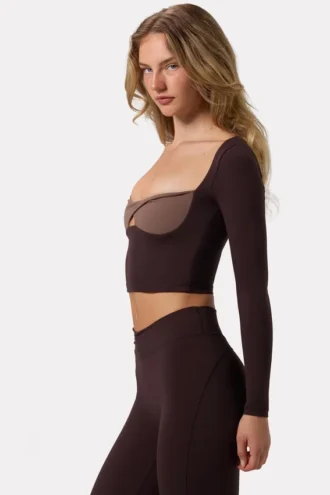 Top corto Soft Active con intreccio sul davanti in color Espresso