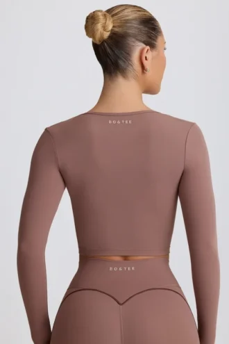 Top corto Soft Active con scollo a cuore in color moka