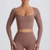 Top corto Soft Active con scollo a cuore in color moka Top corto Soft Active con scollo a cuore in color moka