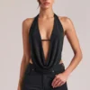 Top drappeggiato con collo a cappuccio Zenna in nero Top drappeggiato con collo a cappuccio Zenna in nero