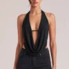 Top drappeggiato con collo a cappuccio Zenna in nero Top drappeggiato con collo a cappuccio Zenna in nero