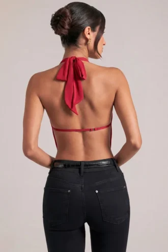 Top drappeggiato con collo a cappuccio Zenna in rosso ciliegia