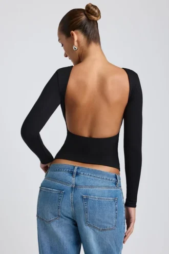 Top Elli in modal con collo alto, maniche lunghe e schiena scoperta, colore nero