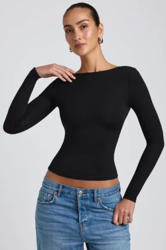 Top Elli in modal con collo alto, maniche lunghe e schiena scoperta, colore nero