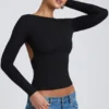 Top Elli in modal con collo alto, maniche lunghe e schiena scoperta, colore nero Top Elli in modal con collo alto, maniche lunghe e schiena scoperta, colore nero