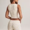 Top gilet con bottoni a costine in modal Lene con stampa floreale Top gilet con bottoni a costine in modal Lene con stampa floreale