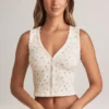 Top gilet con bottoni a costine in modal Lene con stampa floreale Top gilet con bottoni a costine in modal Lene con stampa floreale