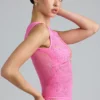Top Gracie con collo alto e allacciatura decorata in rosa bubblegum Top Gracie con collo alto e allacciatura decorata in rosa bubblegum