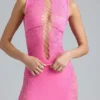 Top Gracie con collo alto e allacciatura decorata in rosa bubblegum Top Gracie con collo alto e allacciatura decorata in rosa bubblegum