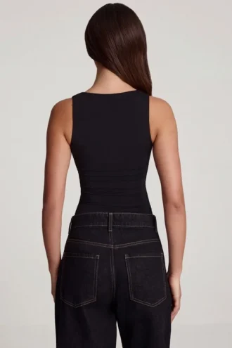 Top in jersey morbido con scollo quadrato e arricciature Mirandria in nero