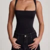 Top in jersey morbido con scollo quadrato e arricciature Mirandria in nero Top in jersey morbido con scollo quadrato e arricciature Mirandria in nero