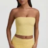 Top in pizzo senza spalline con arricciature Tamia in giallo pastello Top in pizzo senza spalline con arricciature Tamia in giallo pastello