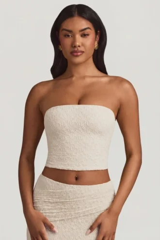 Top in pizzo senza spalline con ruches Tamia in avorio