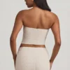Top in pizzo senza spalline con ruches Tamia in avorio Top in pizzo senza spalline con ruches Tamia in avorio