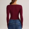 Top Kaia in modal a maniche lunghe con scollo quadrato, color vino Top Kaia in modal a maniche lunghe con scollo quadrato, color vino