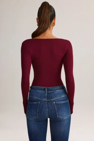 Top Kaia in modal a maniche lunghe con scollo quadrato, color vino
