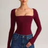 Top Kaia in modal a maniche lunghe con scollo quadrato, color vino Top Kaia in modal a maniche lunghe con scollo quadrato, color vino
