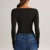Top Kaia in Modal con scollo quadrato e maniche lunghe, colore nero Top Kaia in Modal con scollo quadrato e maniche lunghe, colore nero