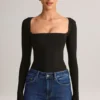 Top Kaia in Modal con scollo quadrato e maniche lunghe, colore nero Top Kaia in Modal con scollo quadrato e maniche lunghe, colore nero