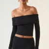 Top Kesia in Modal con spalle scoperte e maniche lunghe, colore nero Top Kesia in Modal con spalle scoperte e maniche lunghe, colore nero