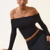 Top Kesia in Modal con spalle scoperte e maniche lunghe, colore nero Top Kesia in Modal con spalle scoperte e maniche lunghe, colore nero