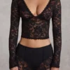 Top Lioren in pizzo trasparente con scollo profondo e maniche lunghe, colore nero Top Lioren in pizzo trasparente con scollo profondo e maniche lunghe, colore nero