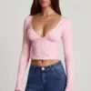 Top Lioren in pizzo trasparente con scollo profondo e maniche lunghe, colore rosa Top Lioren in pizzo trasparente con scollo profondo e maniche lunghe, colore rosa