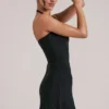 Top lungo con scollo all’americana Vita in nero Top lungo con scollo all’americana Vita in nero