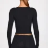Top Retta a maniche lunghe con collo quadrato in modal a coste, colore nero Top Retta a maniche lunghe con collo quadrato in modal a coste, colore nero