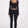 Top Retta a maniche lunghe con collo quadrato in modal a coste, colore nero Top Retta a maniche lunghe con collo quadrato in modal a coste, colore nero