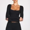 Top Retta a maniche lunghe con collo quadrato in modal a coste, colore nero Top Retta a maniche lunghe con collo quadrato in modal a coste, colore nero