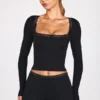 Top Retta a maniche lunghe con collo quadrato in modal a coste, colore nero Top Retta a maniche lunghe con collo quadrato in modal a coste, colore nero