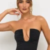 Top senza spalline con scollo a V profondo in jersey Eevi, colore nero Top senza spalline con scollo a V profondo in jersey Eevi, colore nero