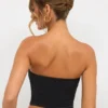 Top senza spalline con scollo a V profondo in jersey Eevi, colore nero Top senza spalline con scollo a V profondo in jersey Eevi, colore nero