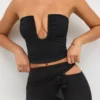 Top senza spalline con scollo a V profondo in jersey Eevi, colore nero Top senza spalline con scollo a V profondo in jersey Eevi, colore nero