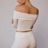 Top trasparente con spalle scoperte e maniche lunghe in bianco tenue Top trasparente con spalle scoperte e maniche lunghe in bianco tenue