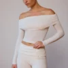 Top trasparente con spalle scoperte e maniche lunghe in bianco tenue Top trasparente con spalle scoperte e maniche lunghe in bianco tenue