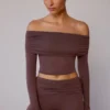 Top trasparente con spalle scoperte e maniche lunghe in marrone taupe Top trasparente con spalle scoperte e maniche lunghe in marrone taupe