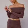 Top trasparente con spalle scoperte e maniche lunghe in marrone taupe Top trasparente con spalle scoperte e maniche lunghe in marrone taupe