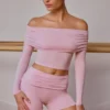 Top trasparente con spalle scoperte e maniche lunghe in rosa tenue Top trasparente con spalle scoperte e maniche lunghe in rosa tenue