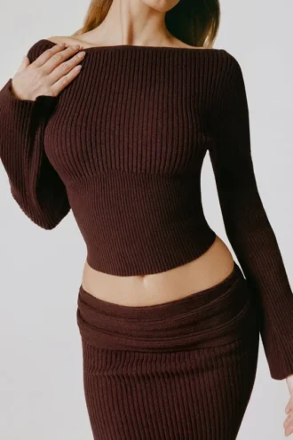 Top Wilona in maglia a costine con scollo a V, colore Espresso